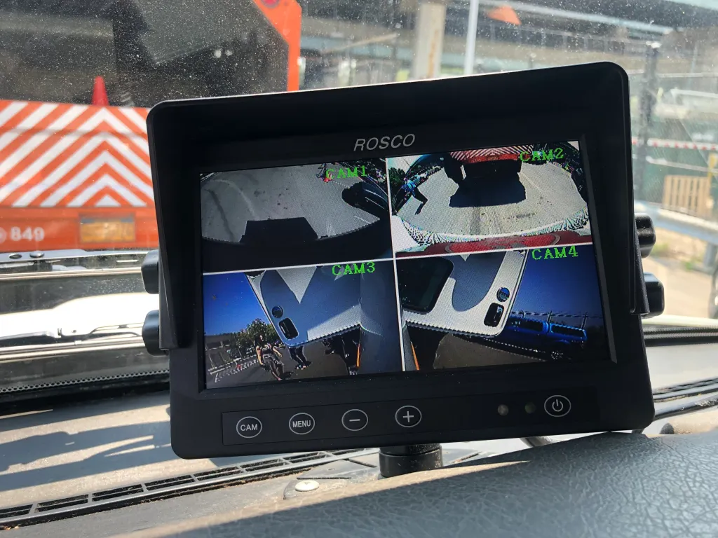 360-degree view, displayed on in-vehicle monitor.
